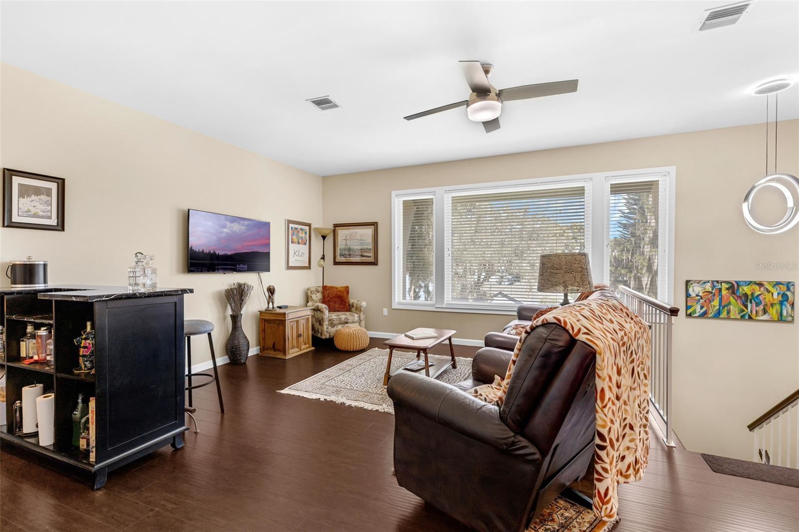 Image 10 of 52 For 6846 Lake View Drive