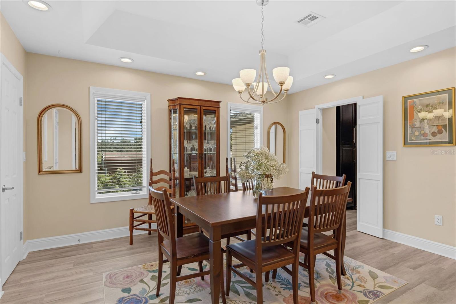 Image 11 of 52 For 6846 Lake View Drive