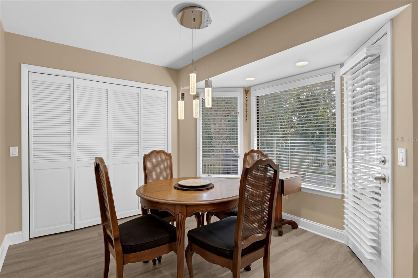 Image 12 of 52 For 6846 Lake View Drive
