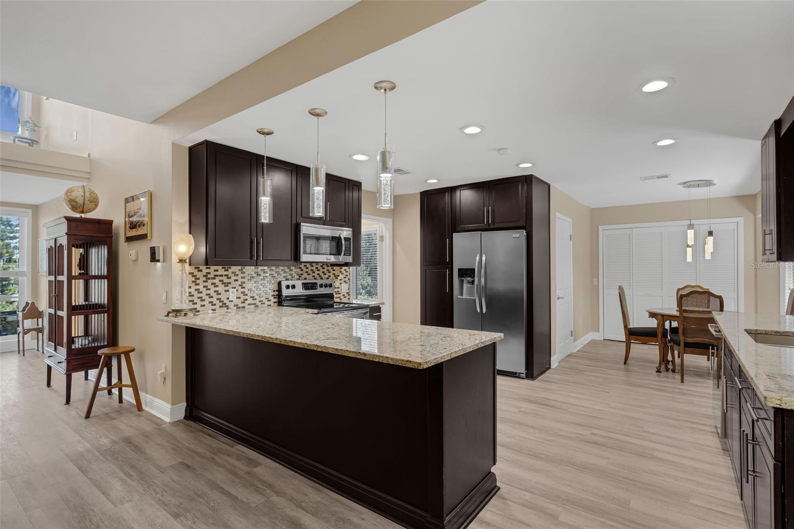 Image 13 of 52 For 6846 Lake View Drive