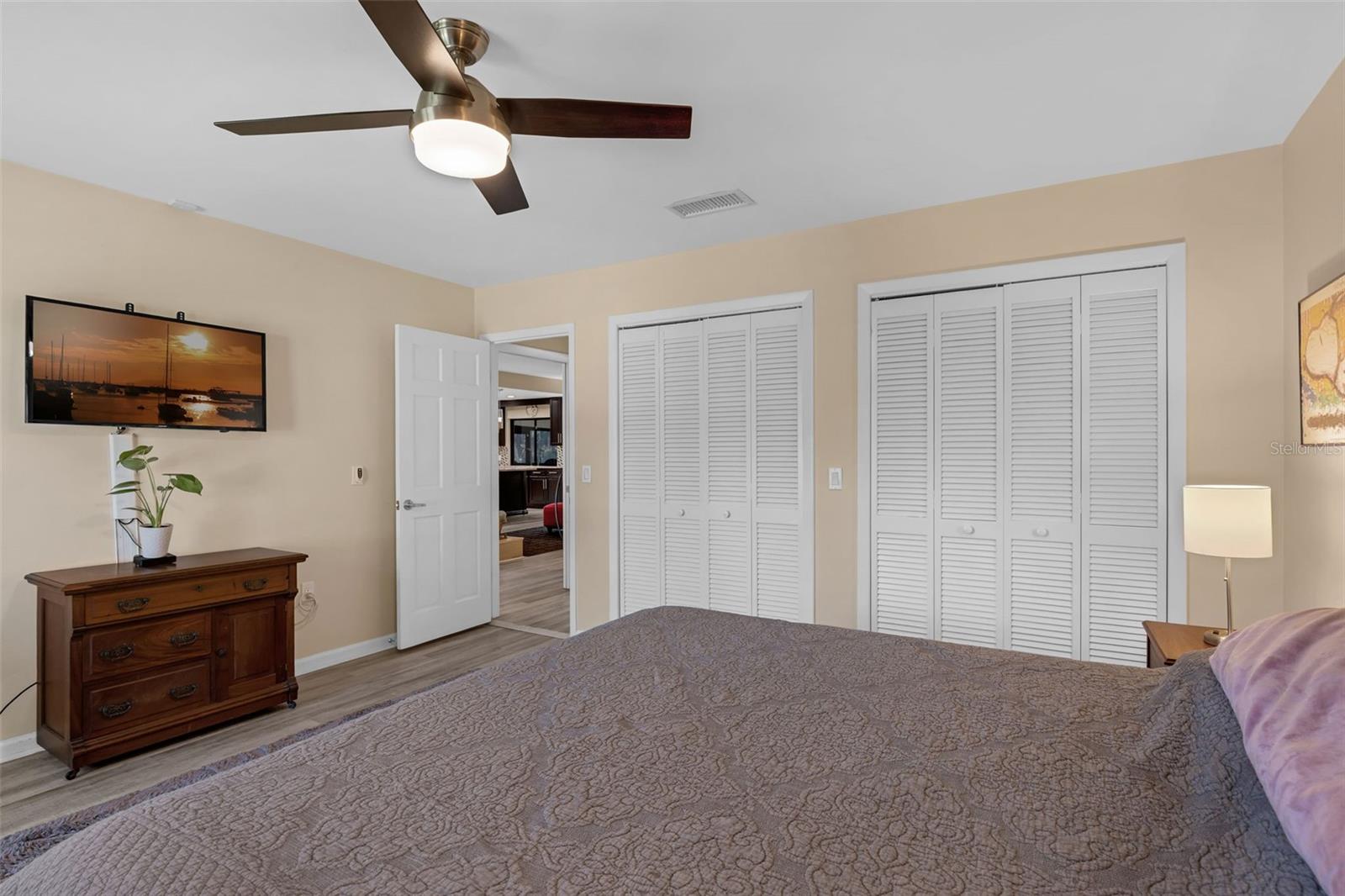 Image 17 of 52 For 6846 Lake View Drive
