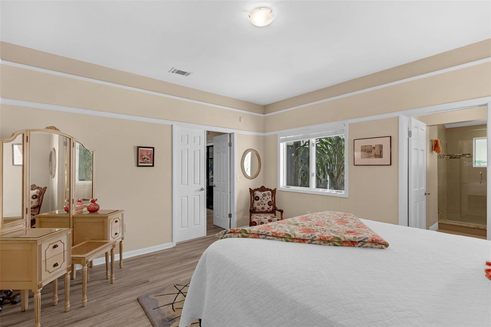 Image 19 of 52 For 6846 Lake View Drive