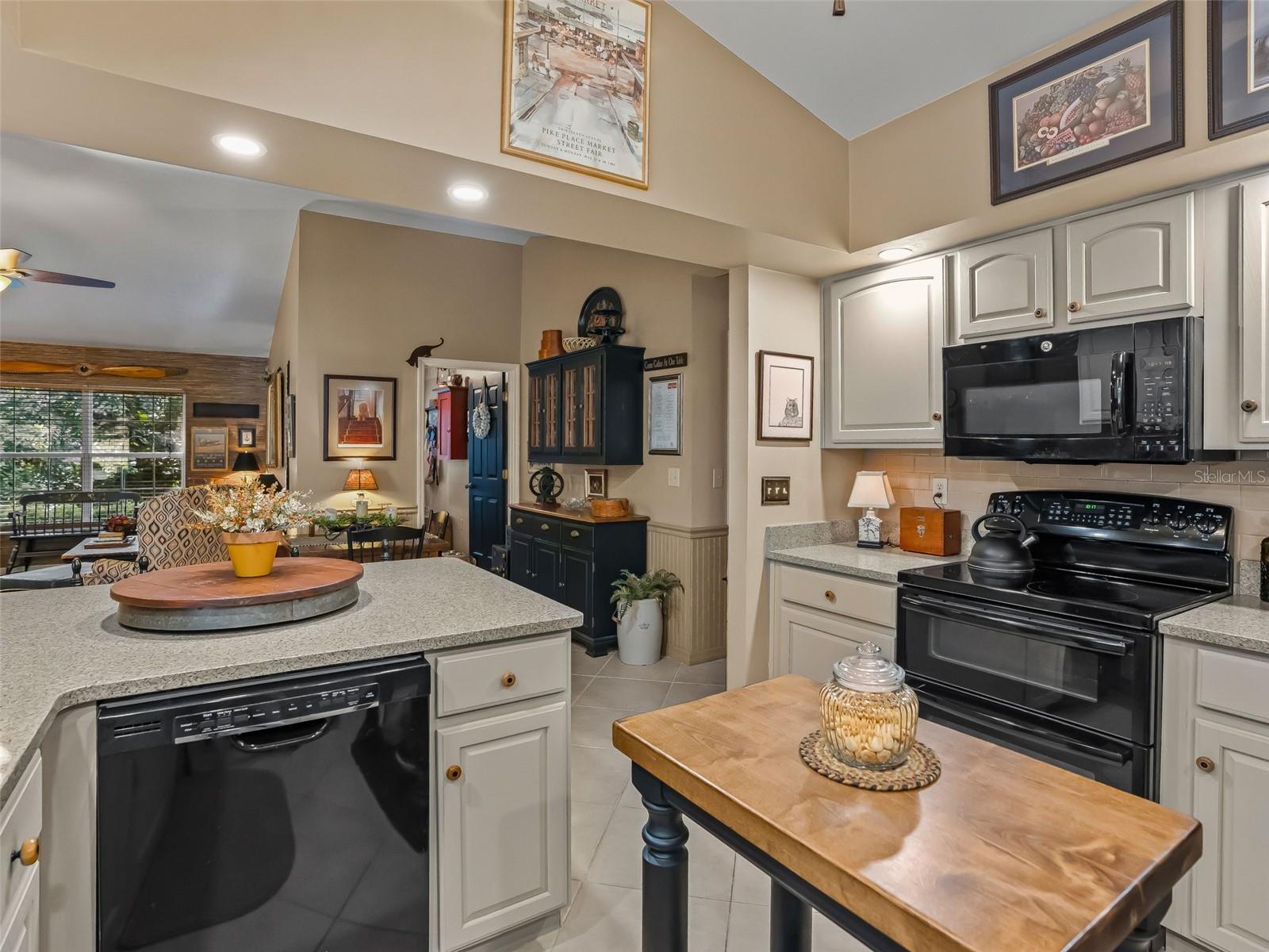 Image 11 of 41 For 9856 Fairway Circle