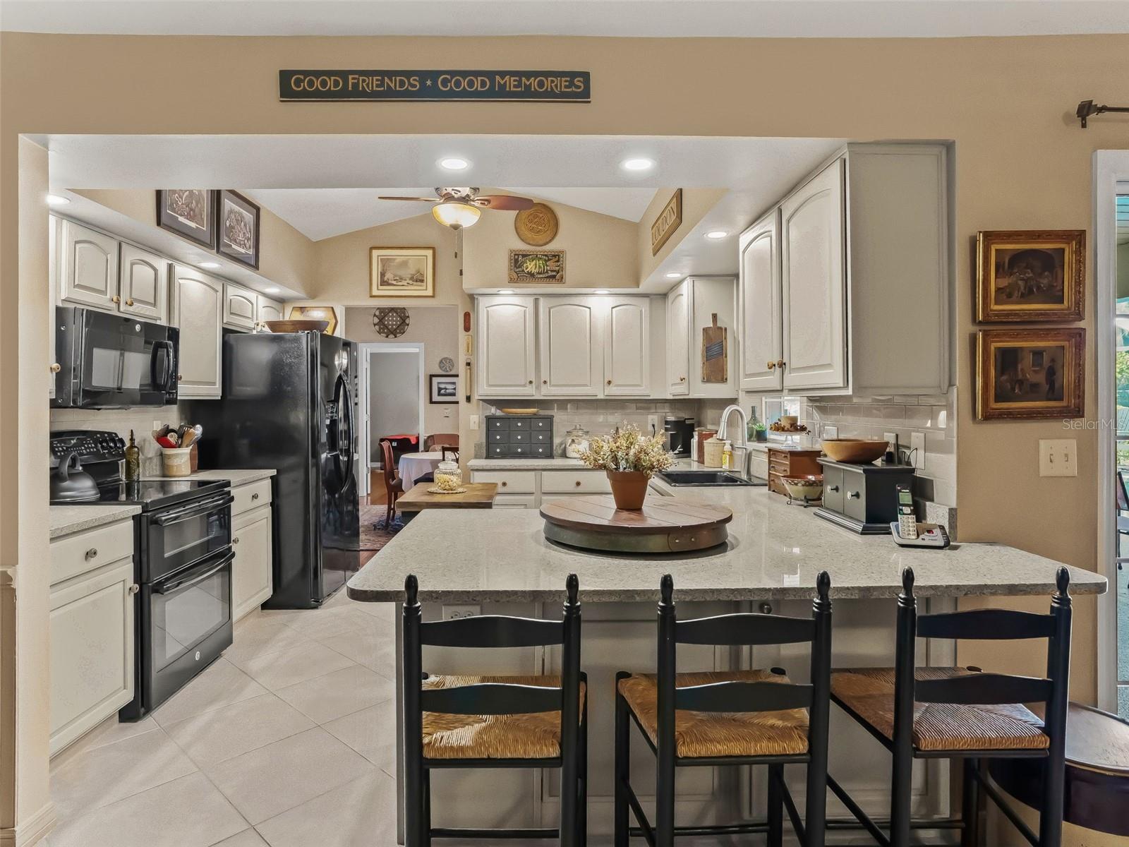 Image 13 of 41 For 9856 Fairway Circle