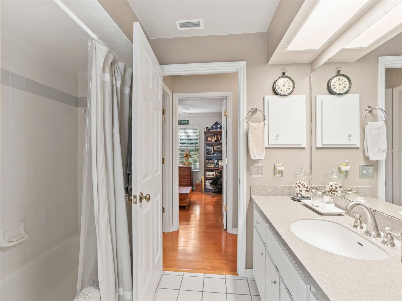 Image 26 of 41 For 9856 Fairway Circle