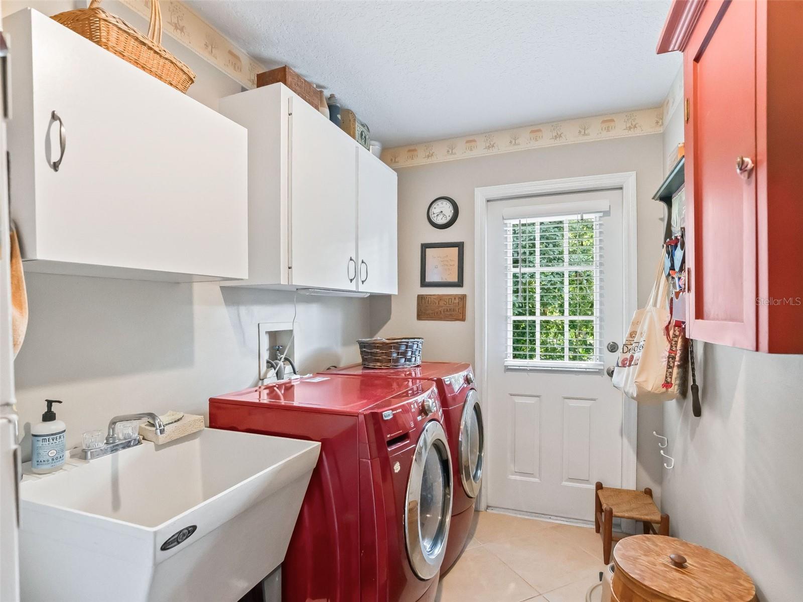 Image 27 of 41 For 9856 Fairway Circle