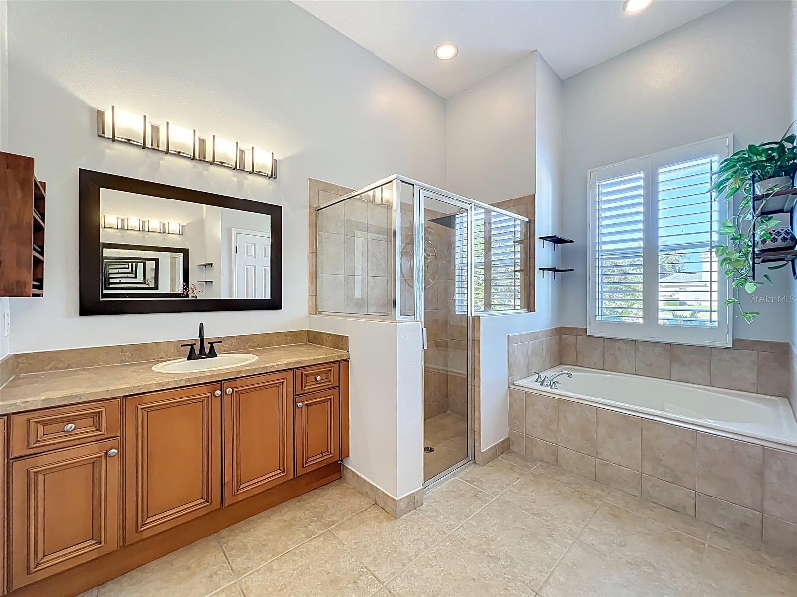 Image 24 of 63 For 2916 Majestic Isle Drive