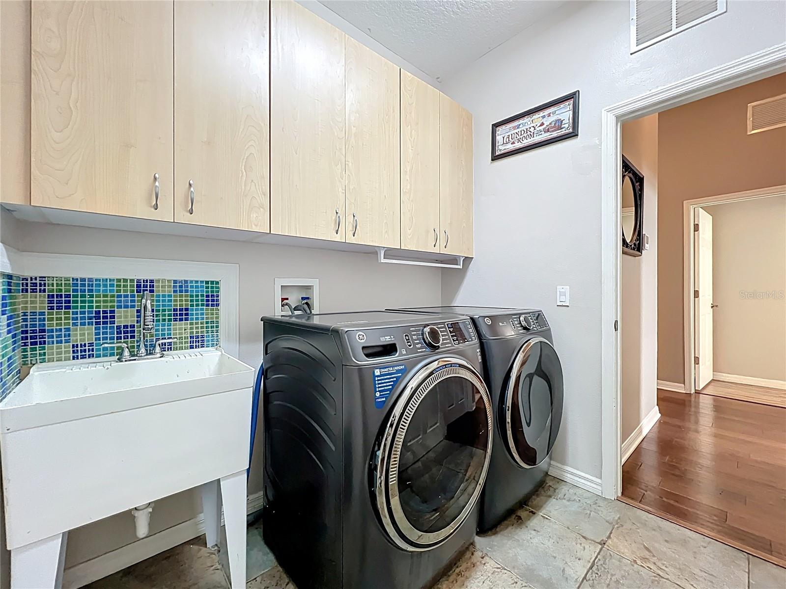 Image 39 of 63 For 2916 Majestic Isle Drive