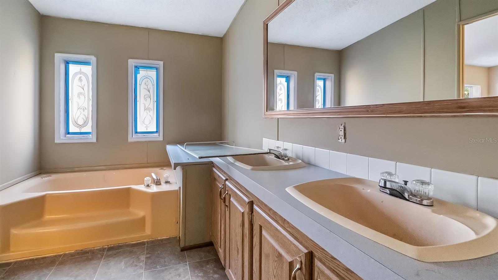 Image 11 of 24 For 23158 Loop Road