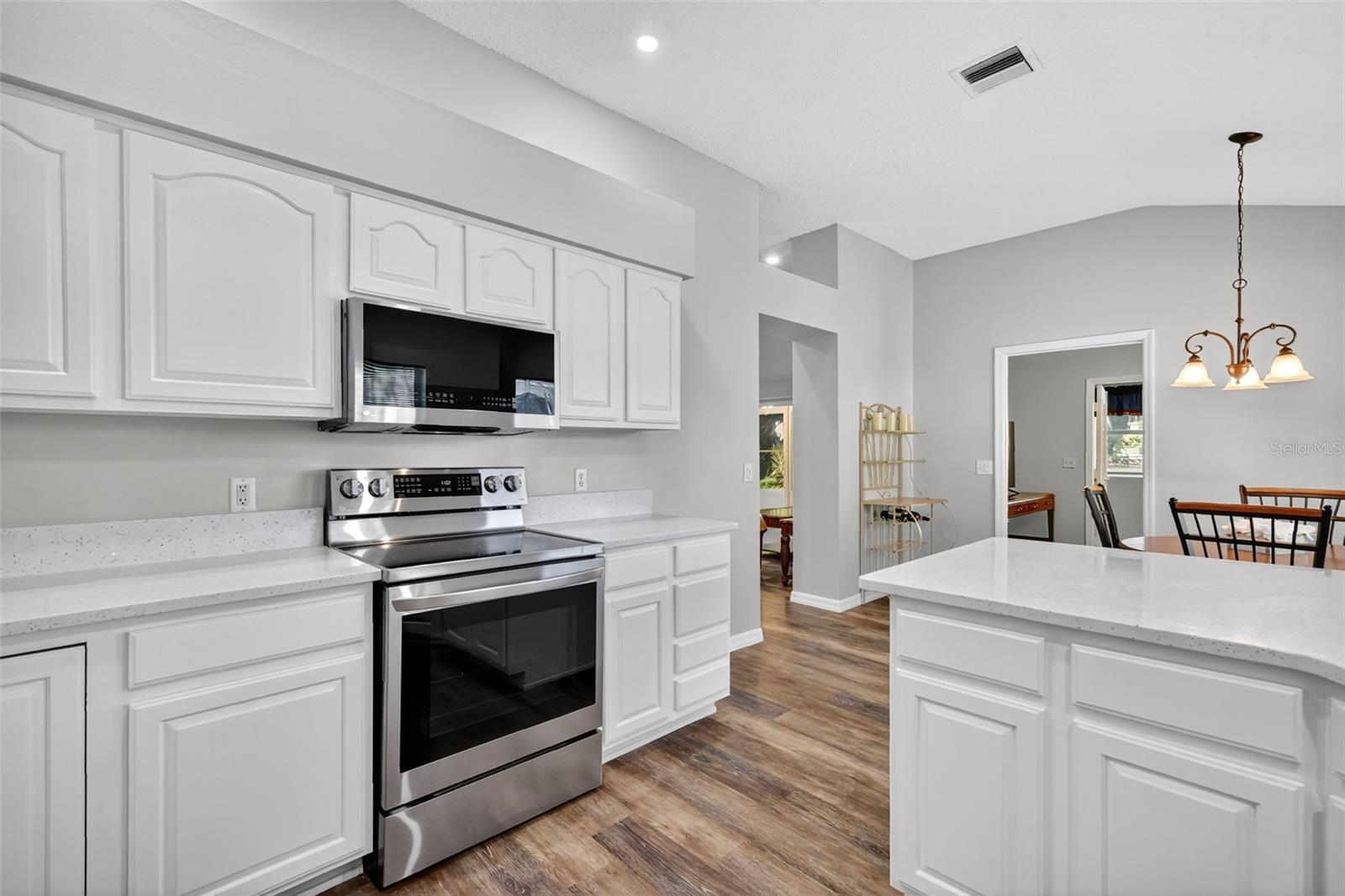 Image 10 of 35 For 511 Loma Paseo Drive