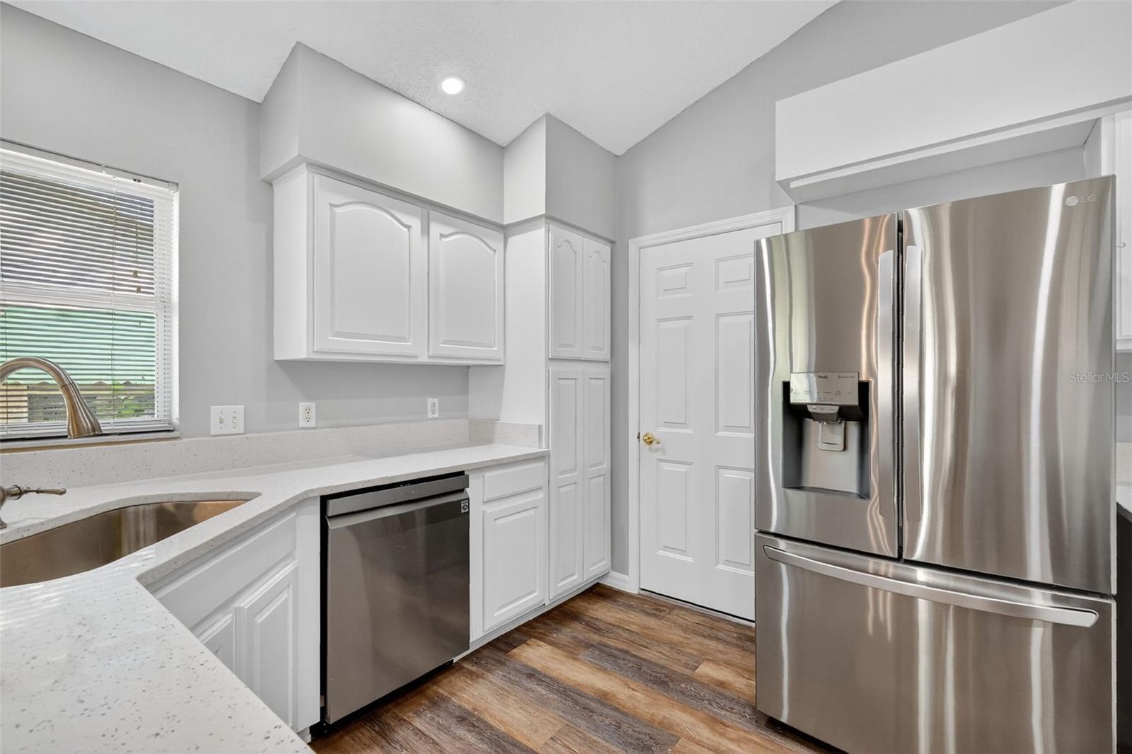 Image 11 of 35 For 511 Loma Paseo Drive