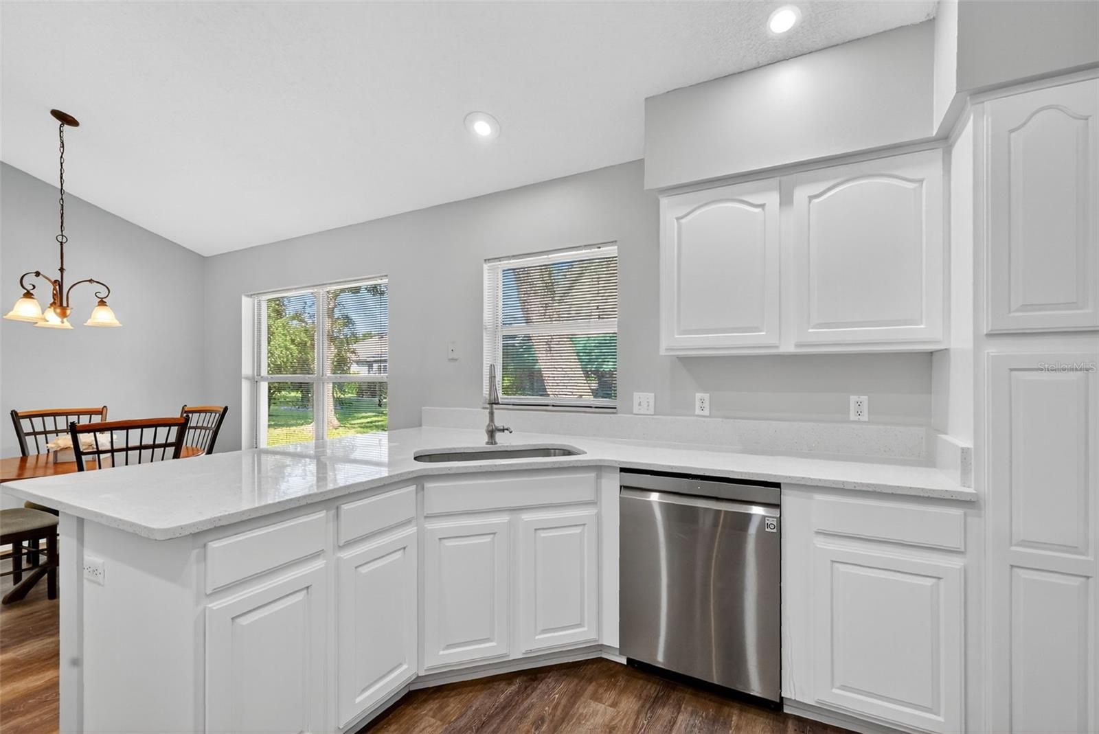 Image 12 of 35 For 511 Loma Paseo Drive