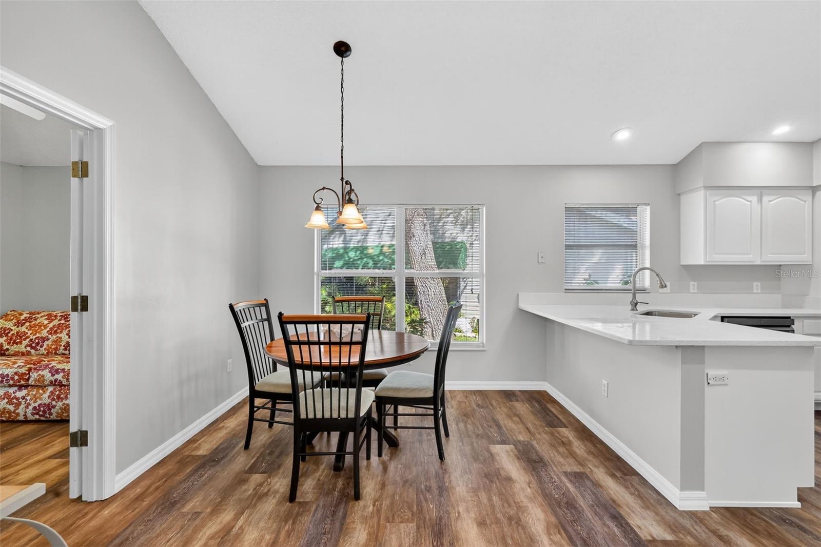 Image 14 of 35 For 511 Loma Paseo Drive