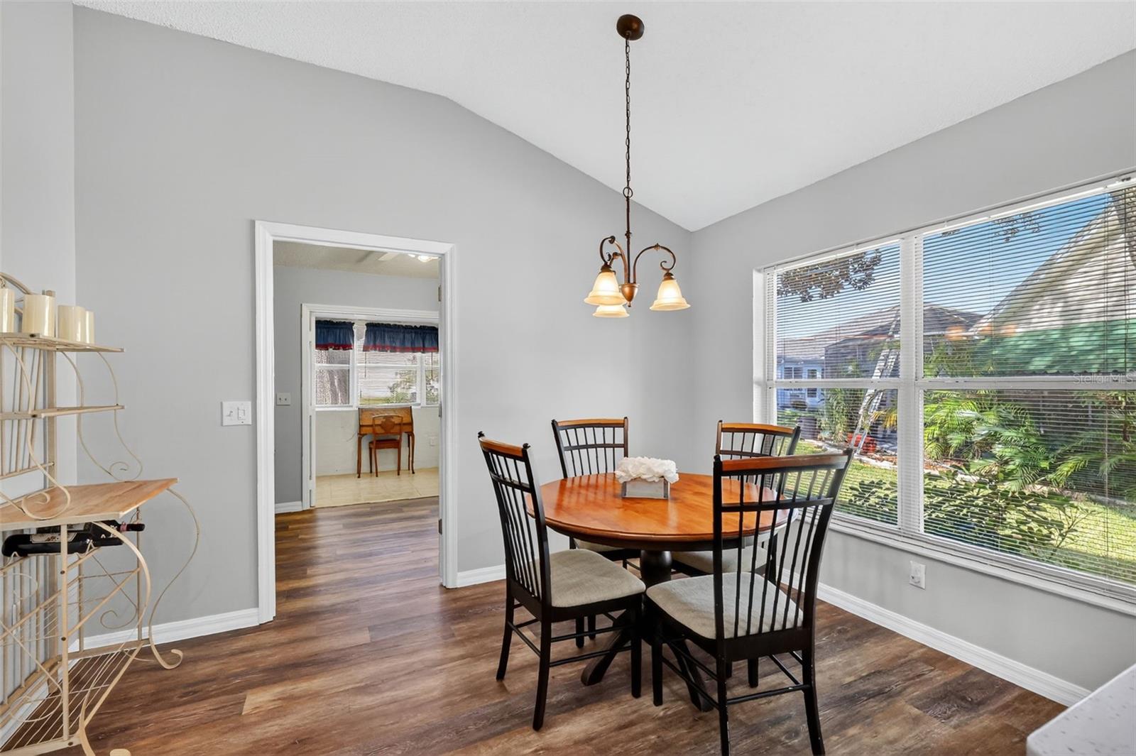 Image 15 of 35 For 511 Loma Paseo Drive