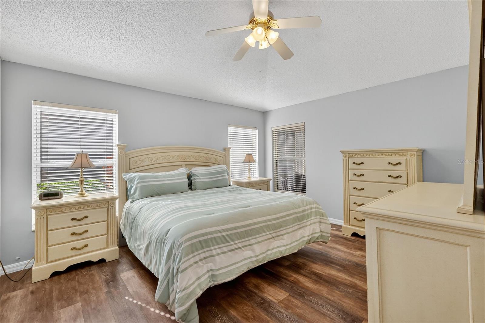 Image 16 of 35 For 511 Loma Paseo Drive