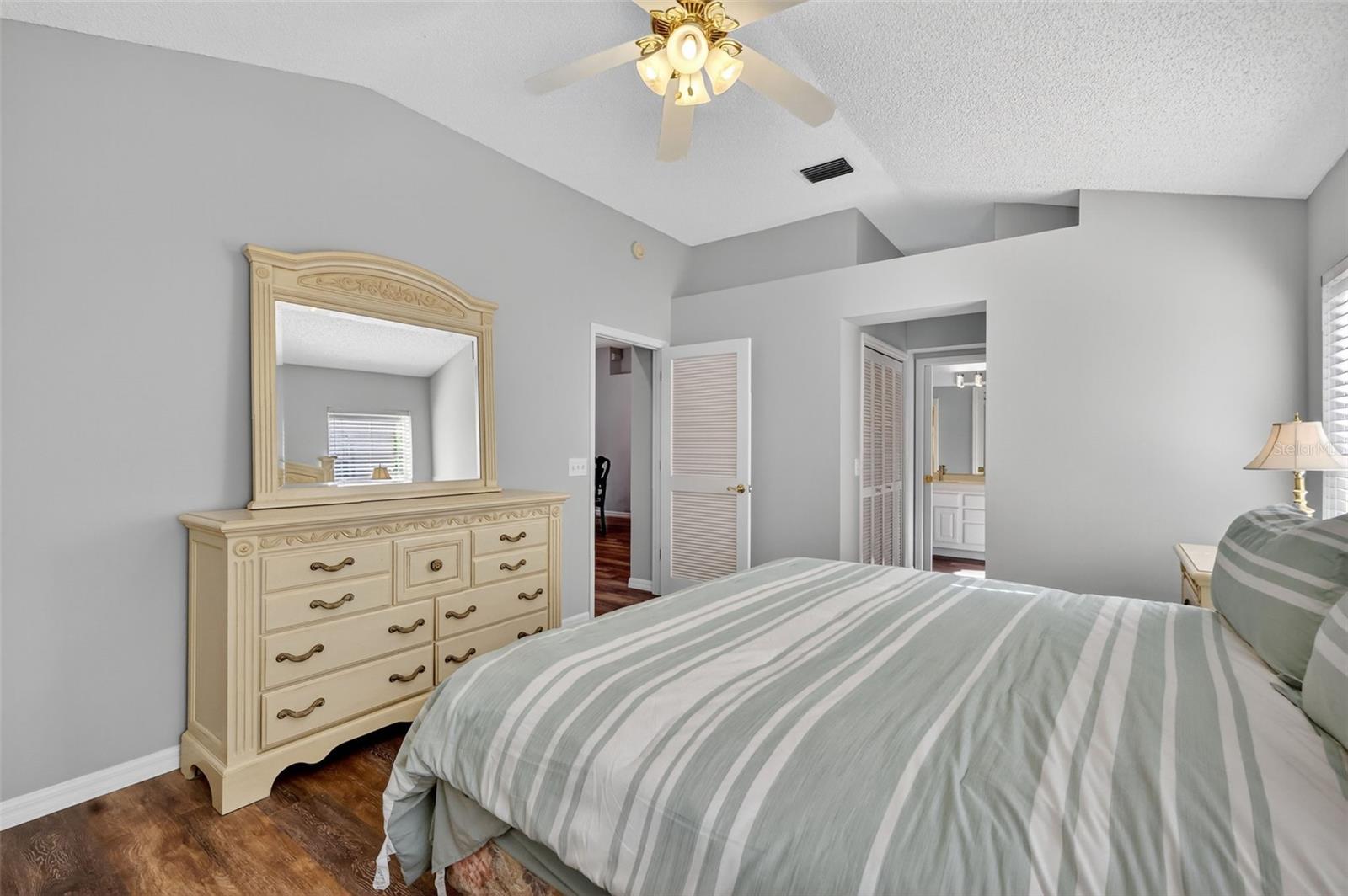 Image 17 of 35 For 511 Loma Paseo Drive