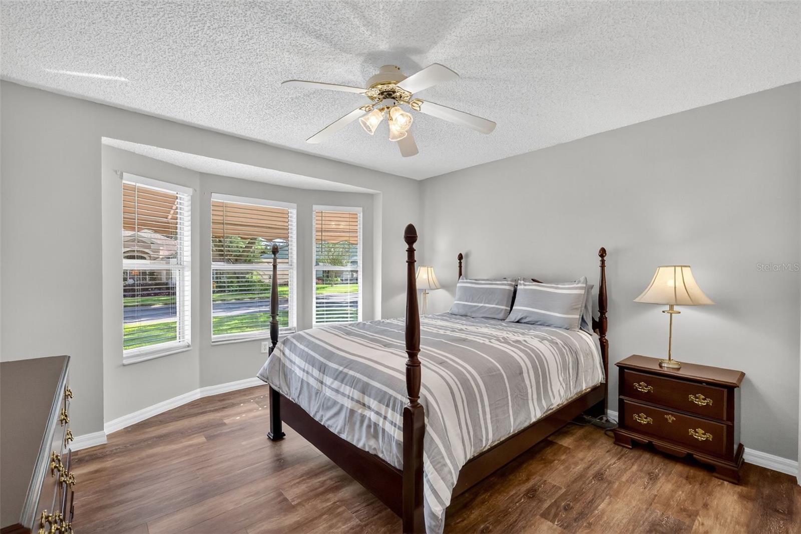 Image 20 of 35 For 511 Loma Paseo Drive