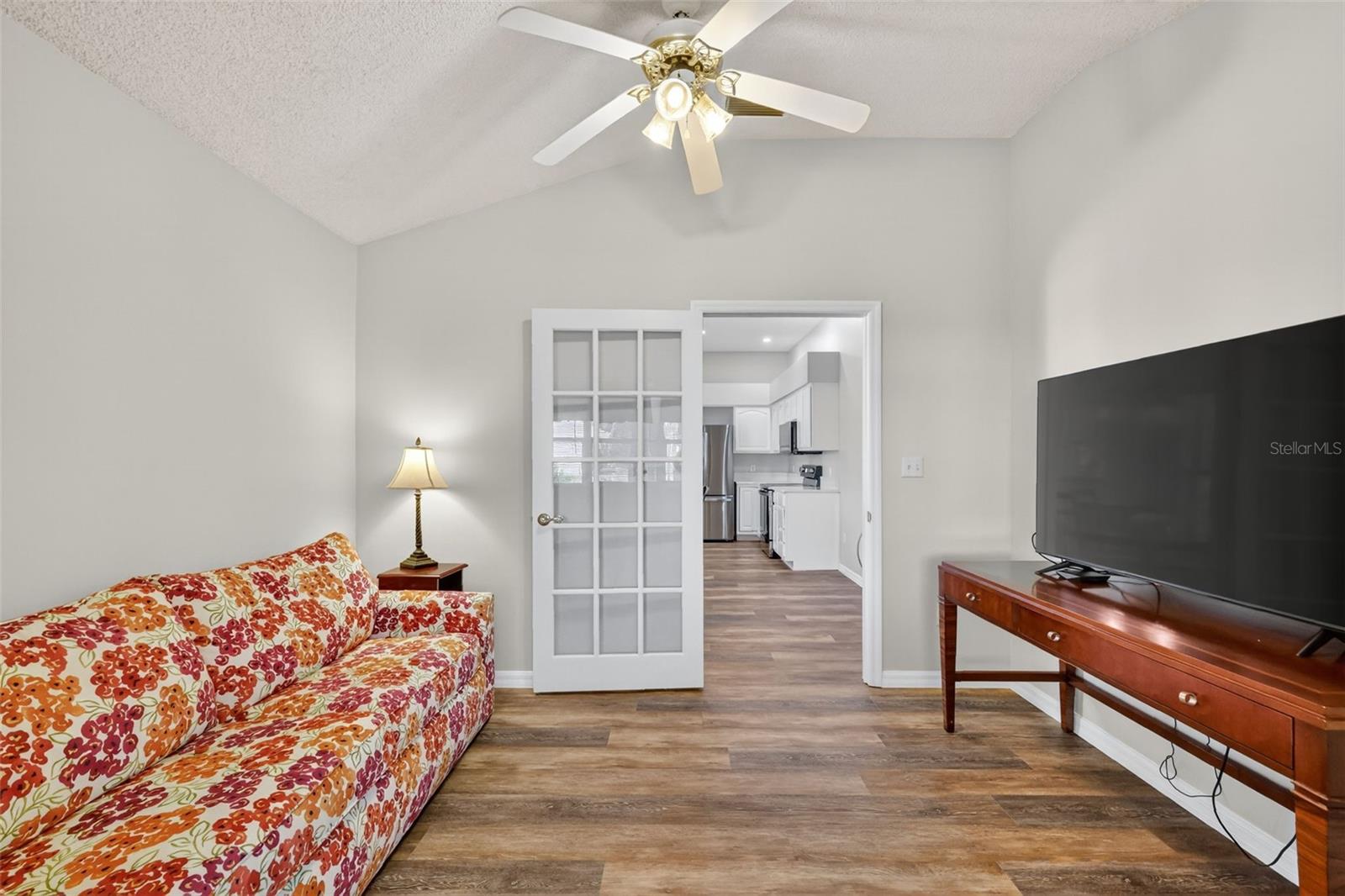 Image 23 of 35 For 511 Loma Paseo Drive