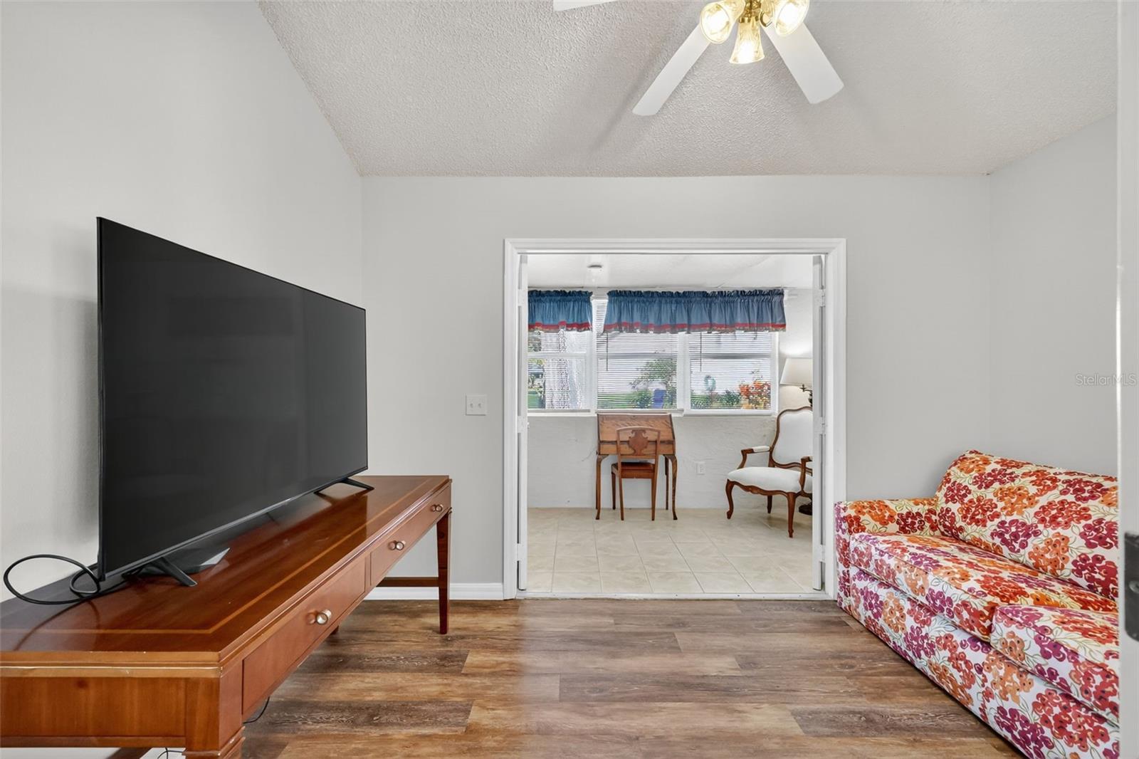 Image 24 of 35 For 511 Loma Paseo Drive