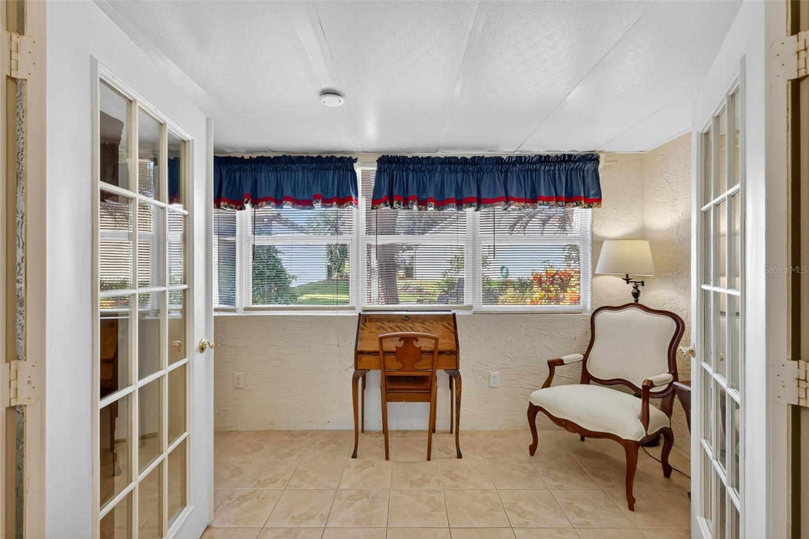 Image 25 of 35 For 511 Loma Paseo Drive