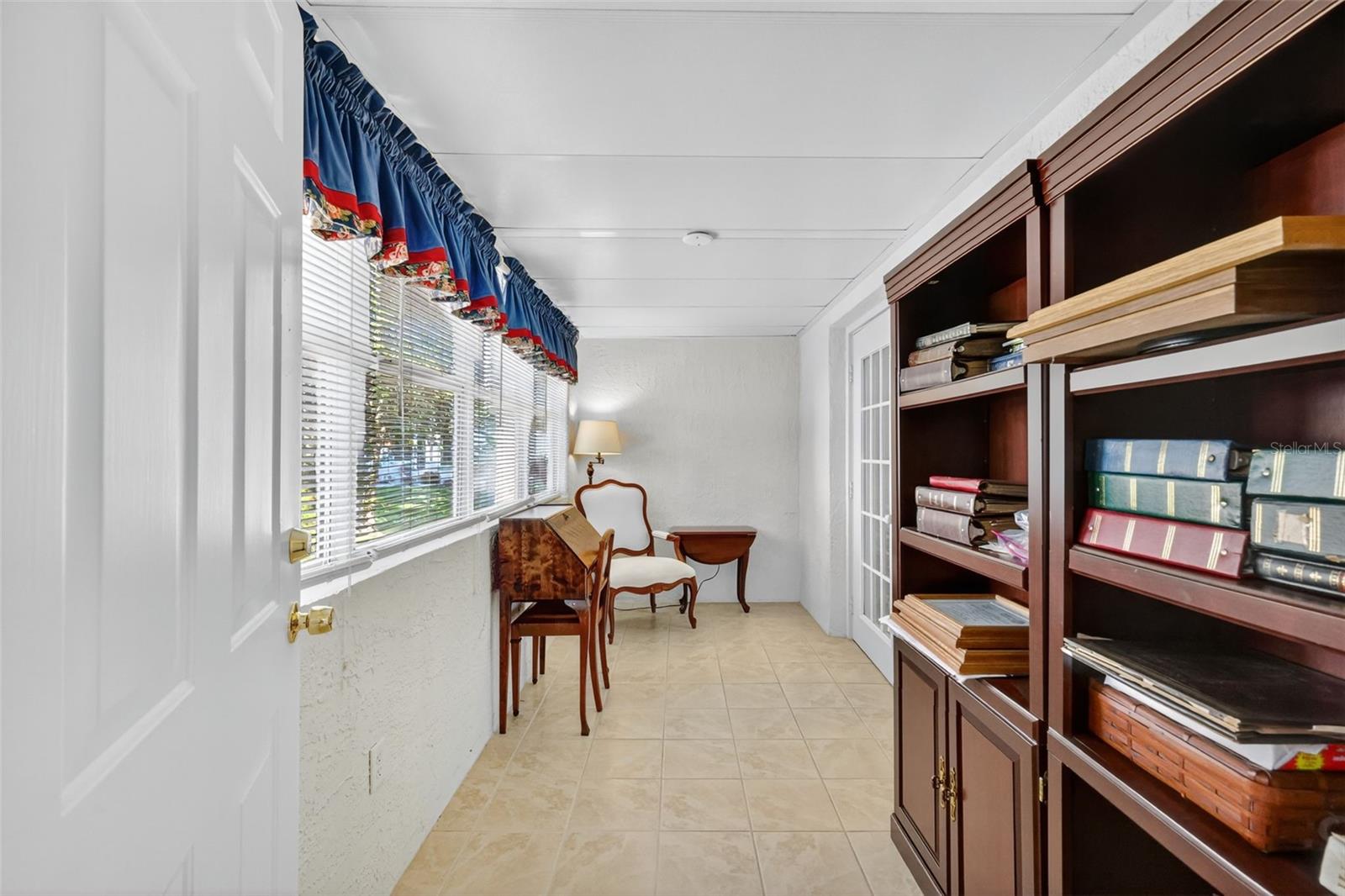 Image 26 of 35 For 511 Loma Paseo Drive