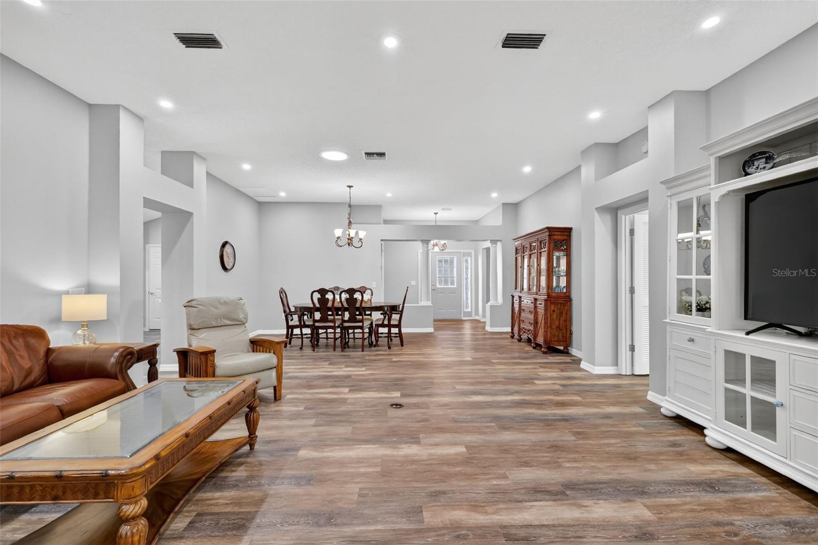 Image 7 of 35 For 511 Loma Paseo Drive