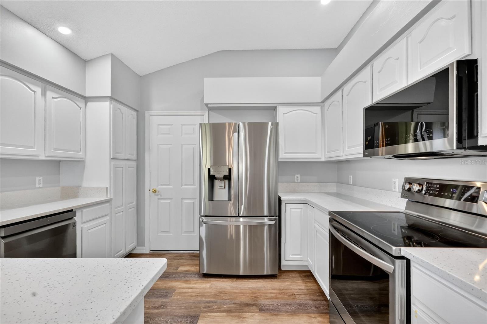 Image 9 of 35 For 511 Loma Paseo Drive