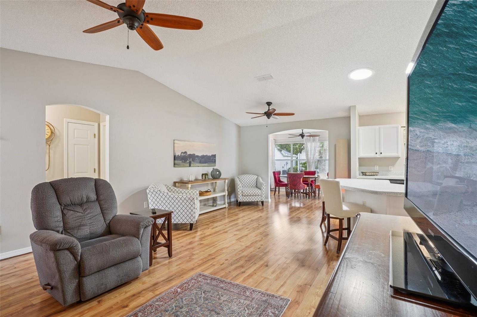 Image 11 of 38 For 2737 Privada Drive