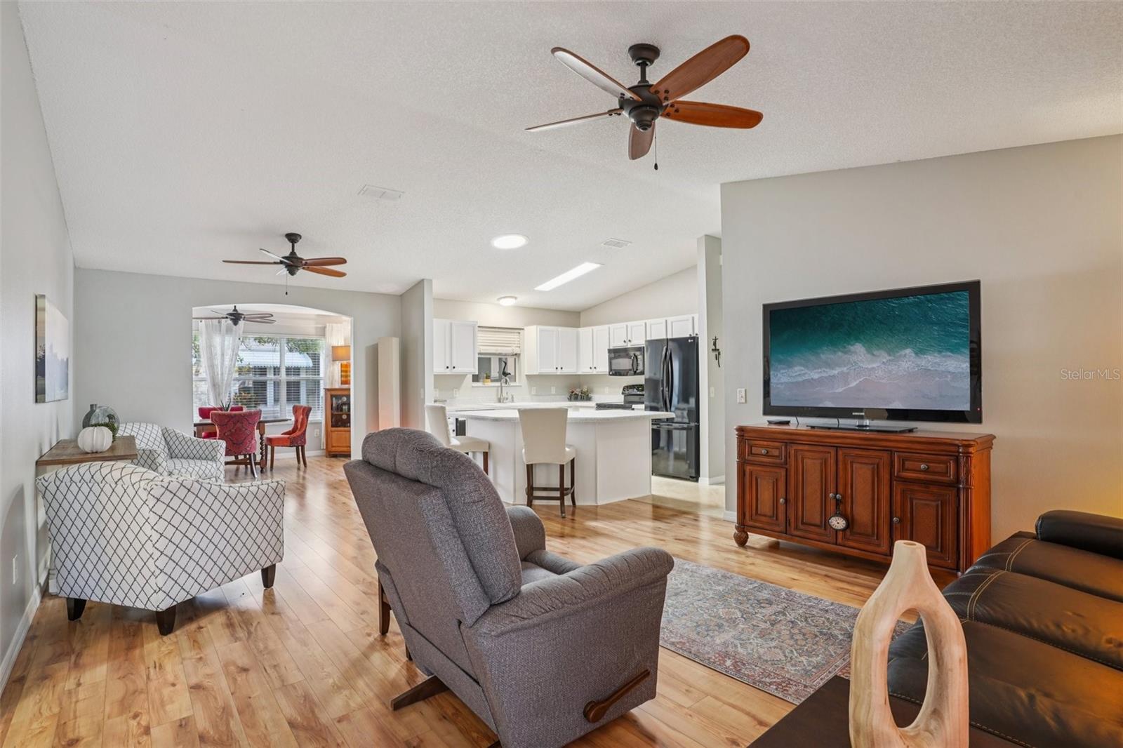 Image 8 of 38 For 2737 Privada Drive