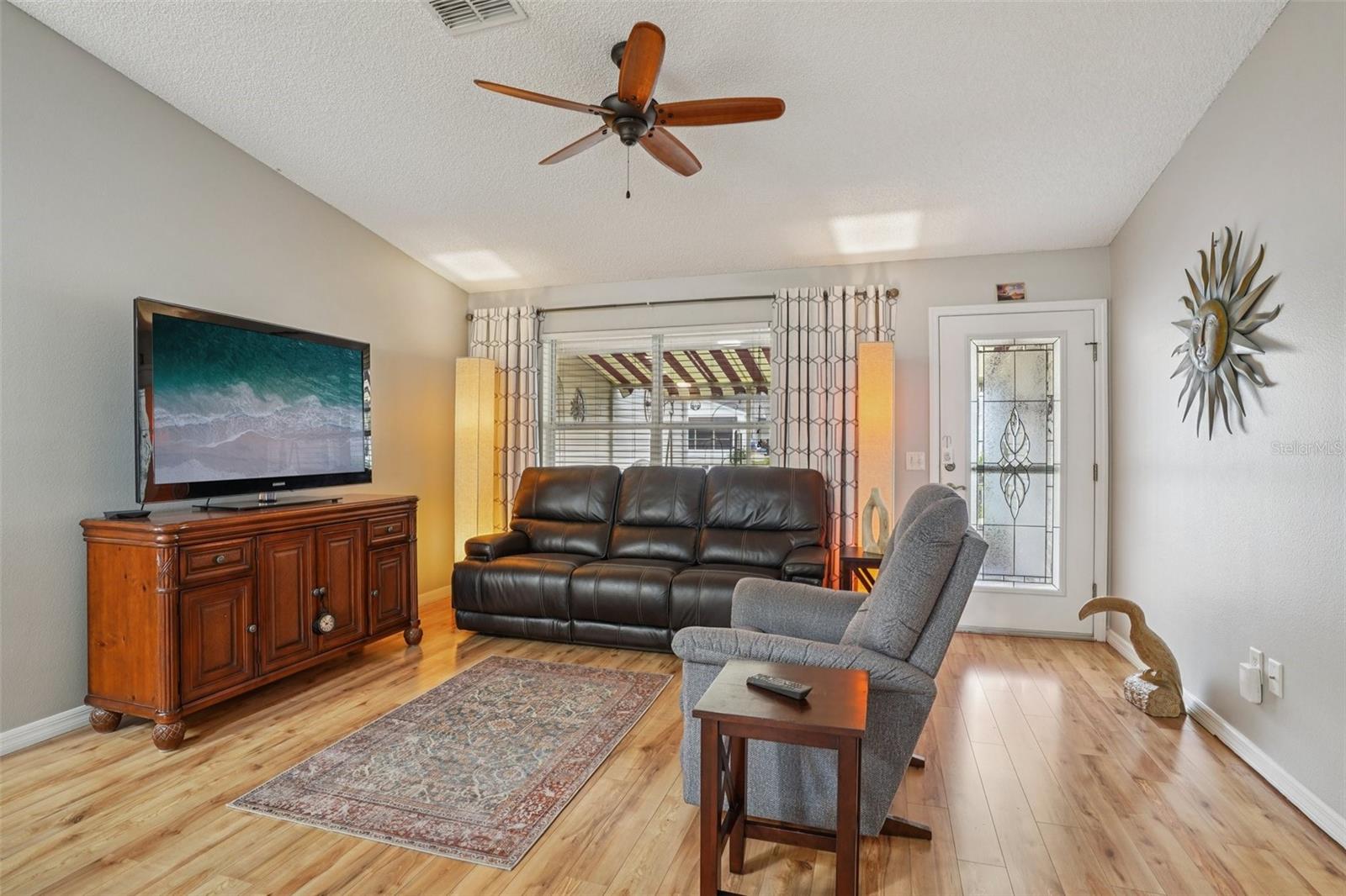 Image 9 of 38 For 2737 Privada Drive