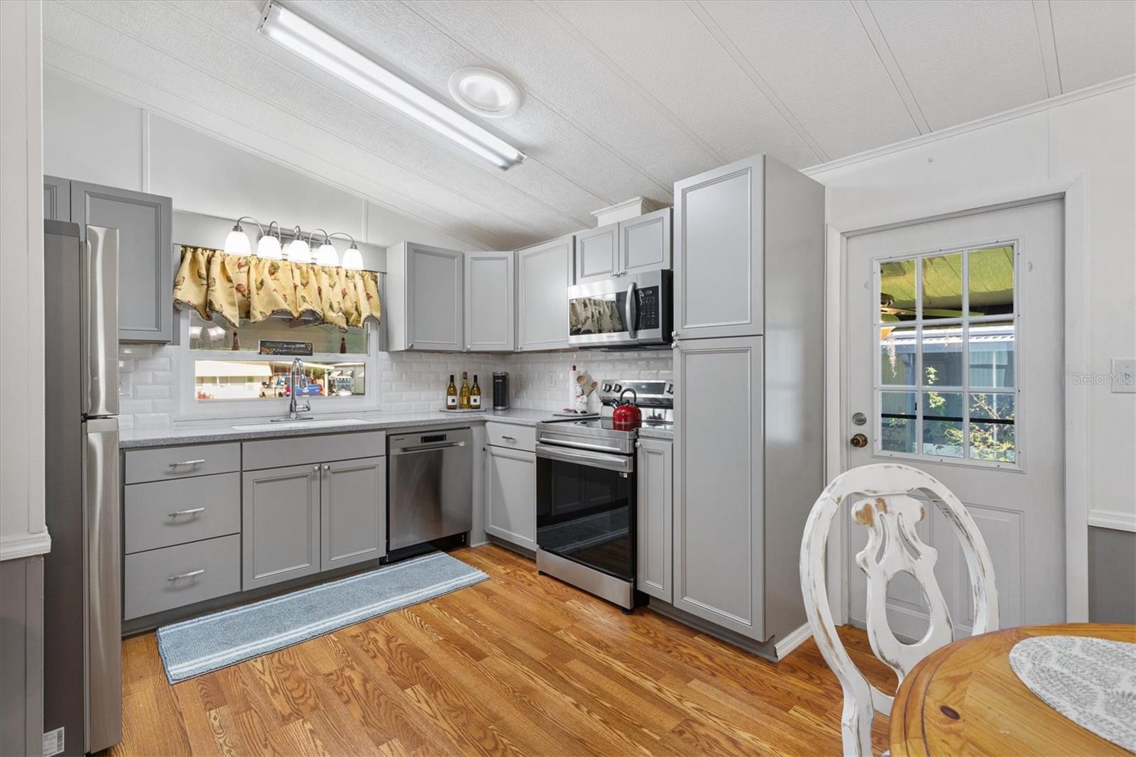 Image 3 of 23 For 732 Royal Palm Avenue