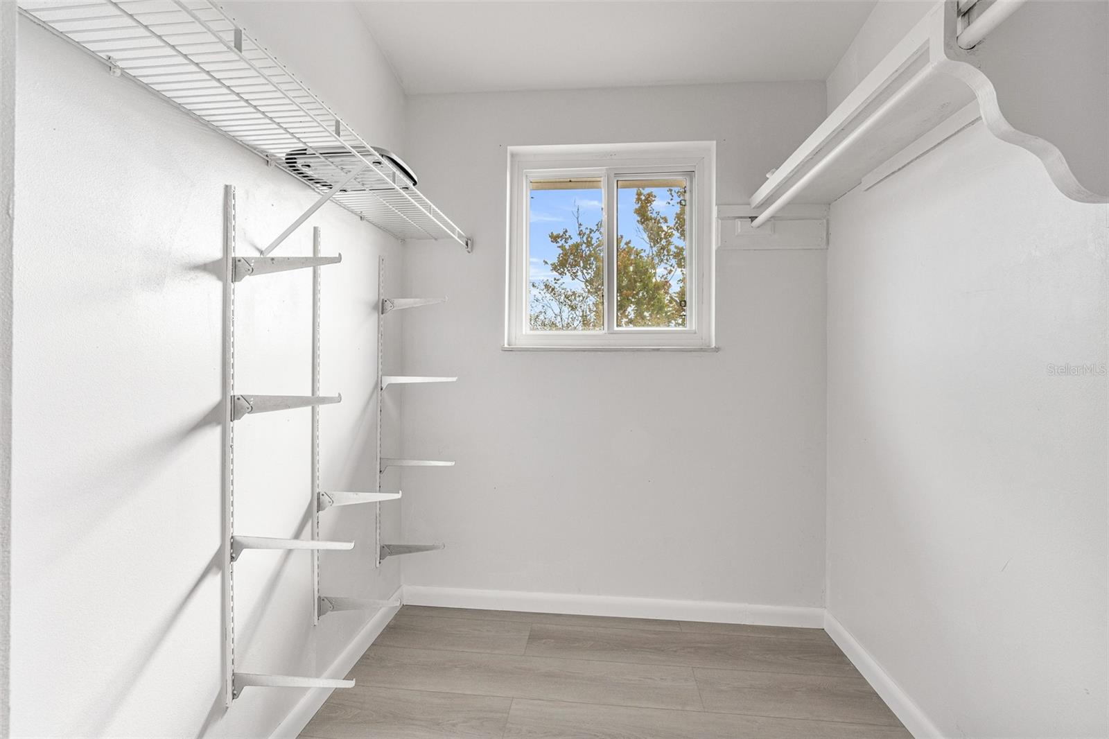 Image 13 of 40 For 207 10th Street