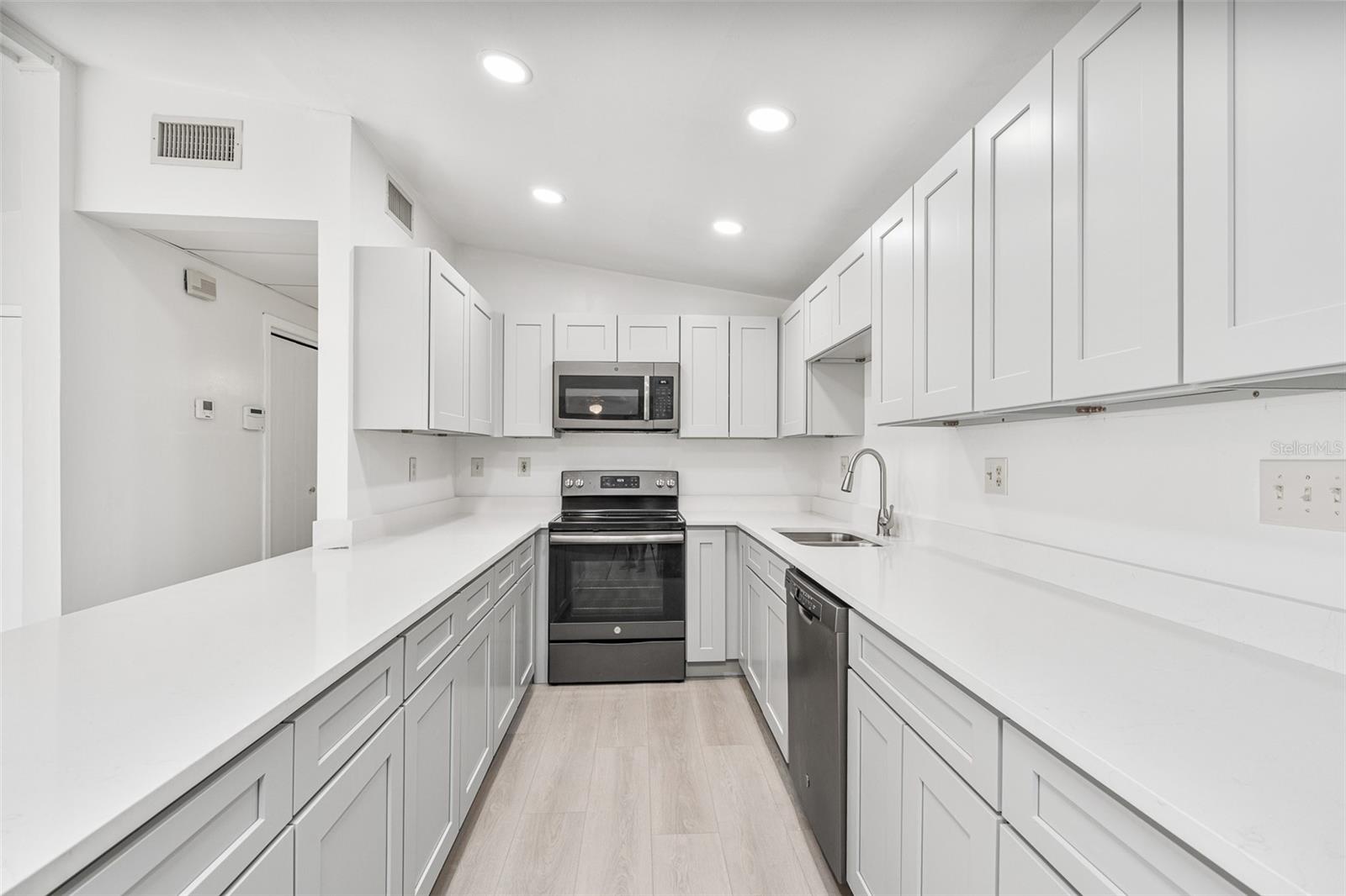 Image 24 of 40 For 207 10th Street