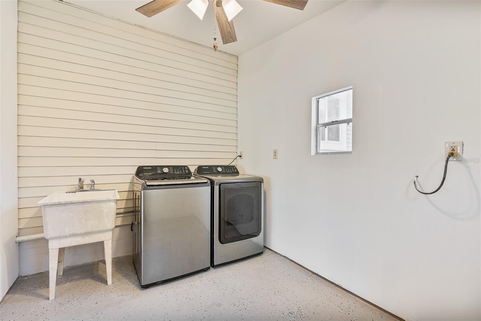 Image 32 of 40 For 207 10th Street