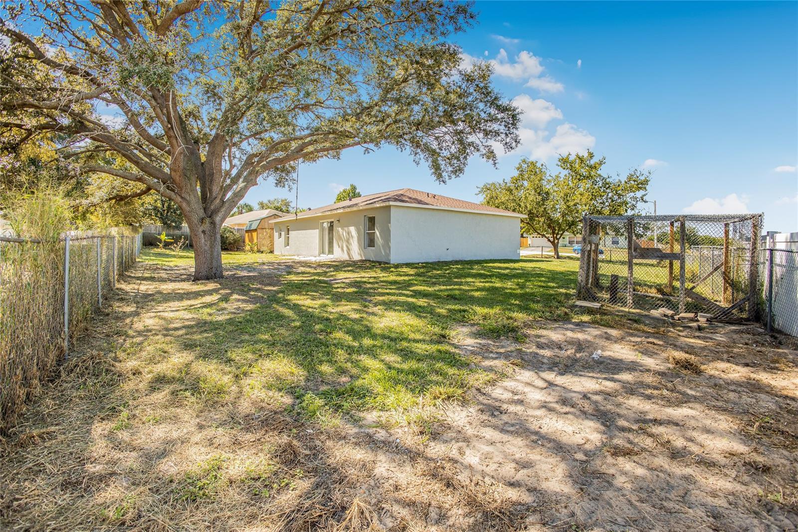 Image 21 of 24 For 5001 Pine Needle Drive