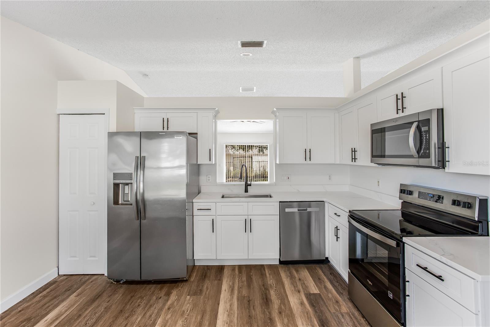 Image 3 of 24 For 5001 Pine Needle Drive