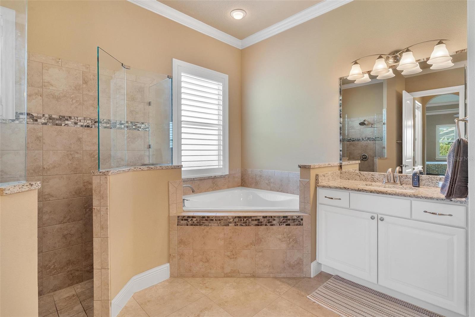 Image 25 of 52 For 39517 Hillrise Lane