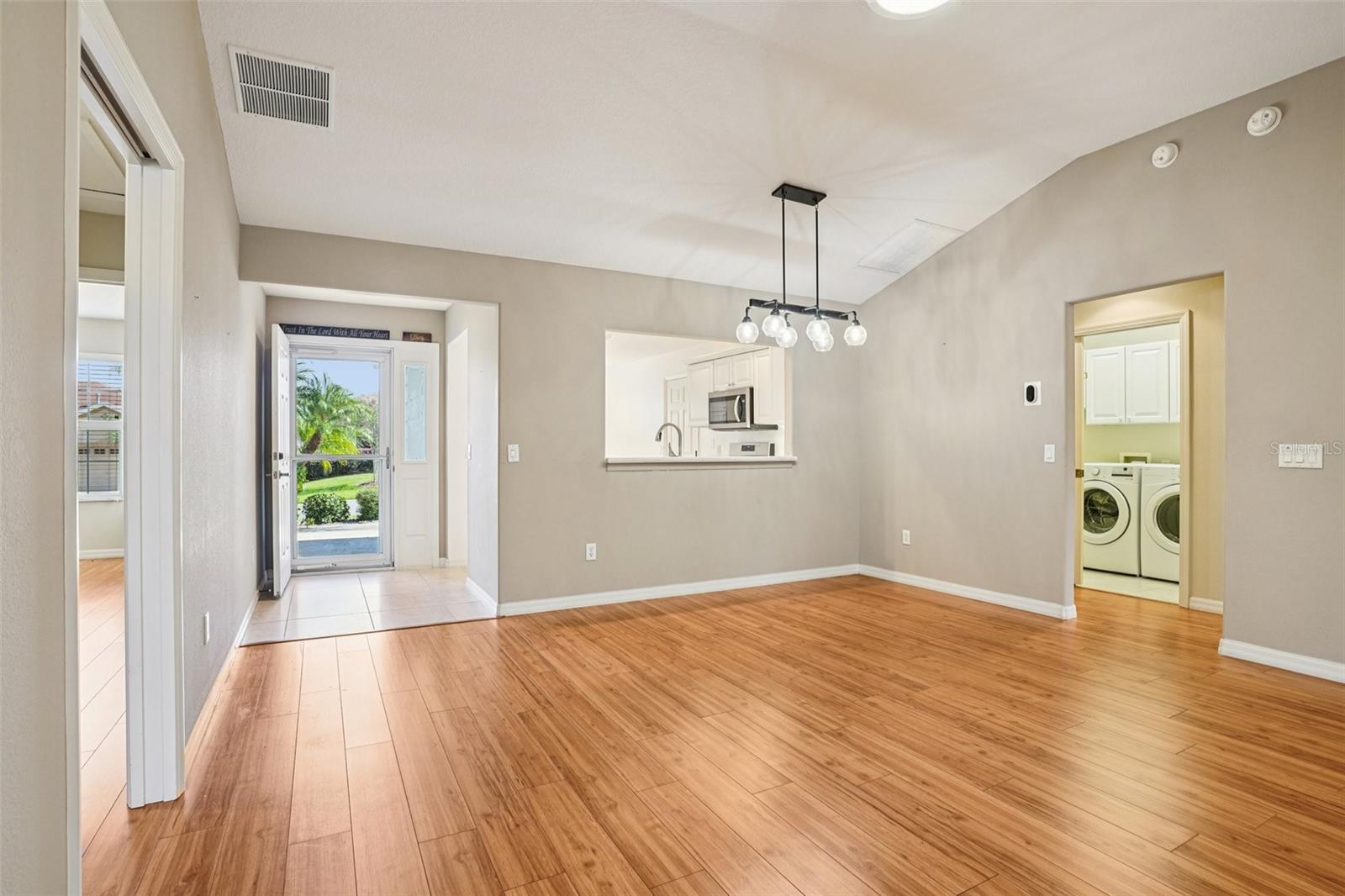 Image 10 of 54 For 1542 Wyatt Avenue