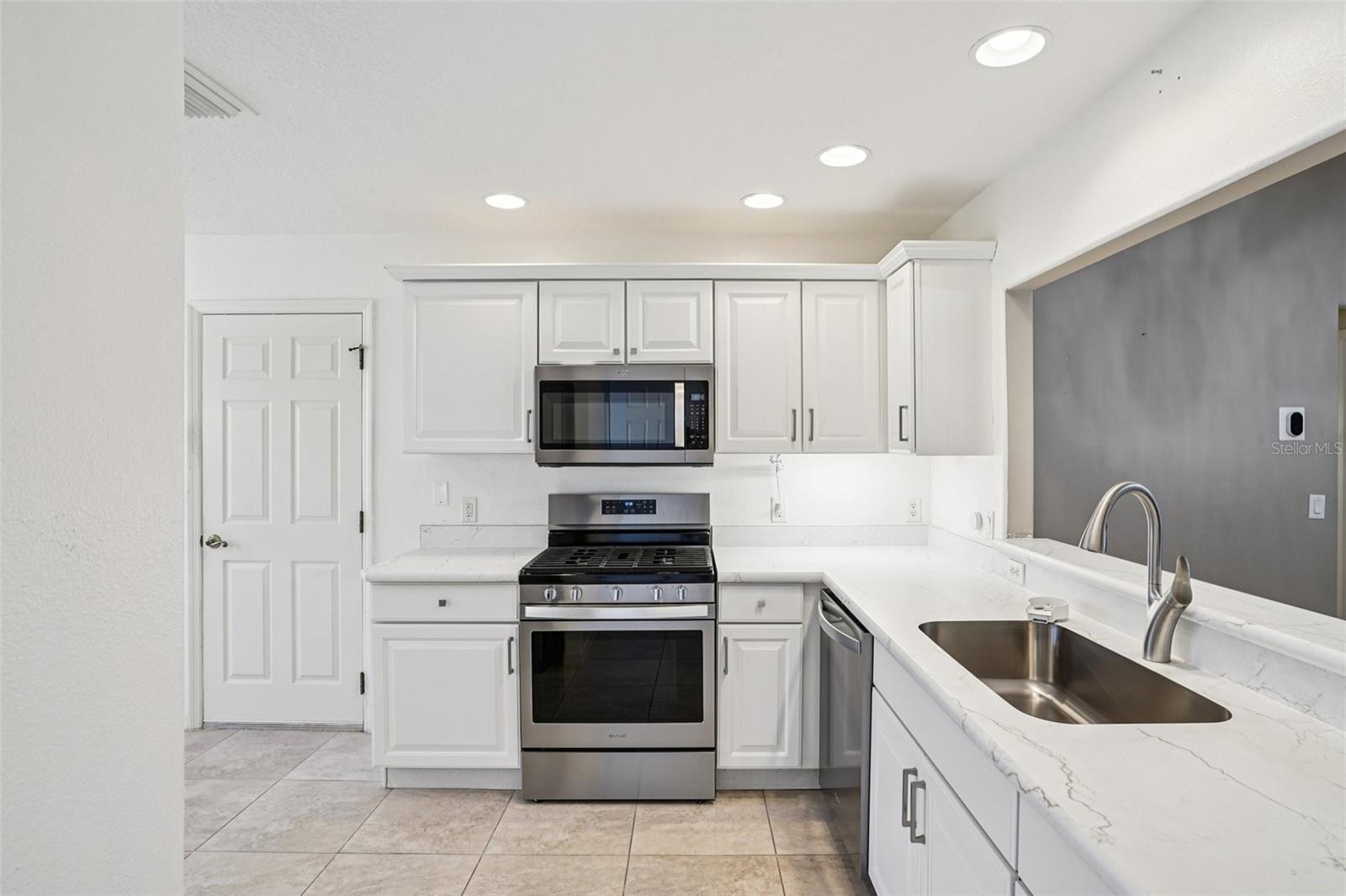 Image 11 of 54 For 1542 Wyatt Avenue