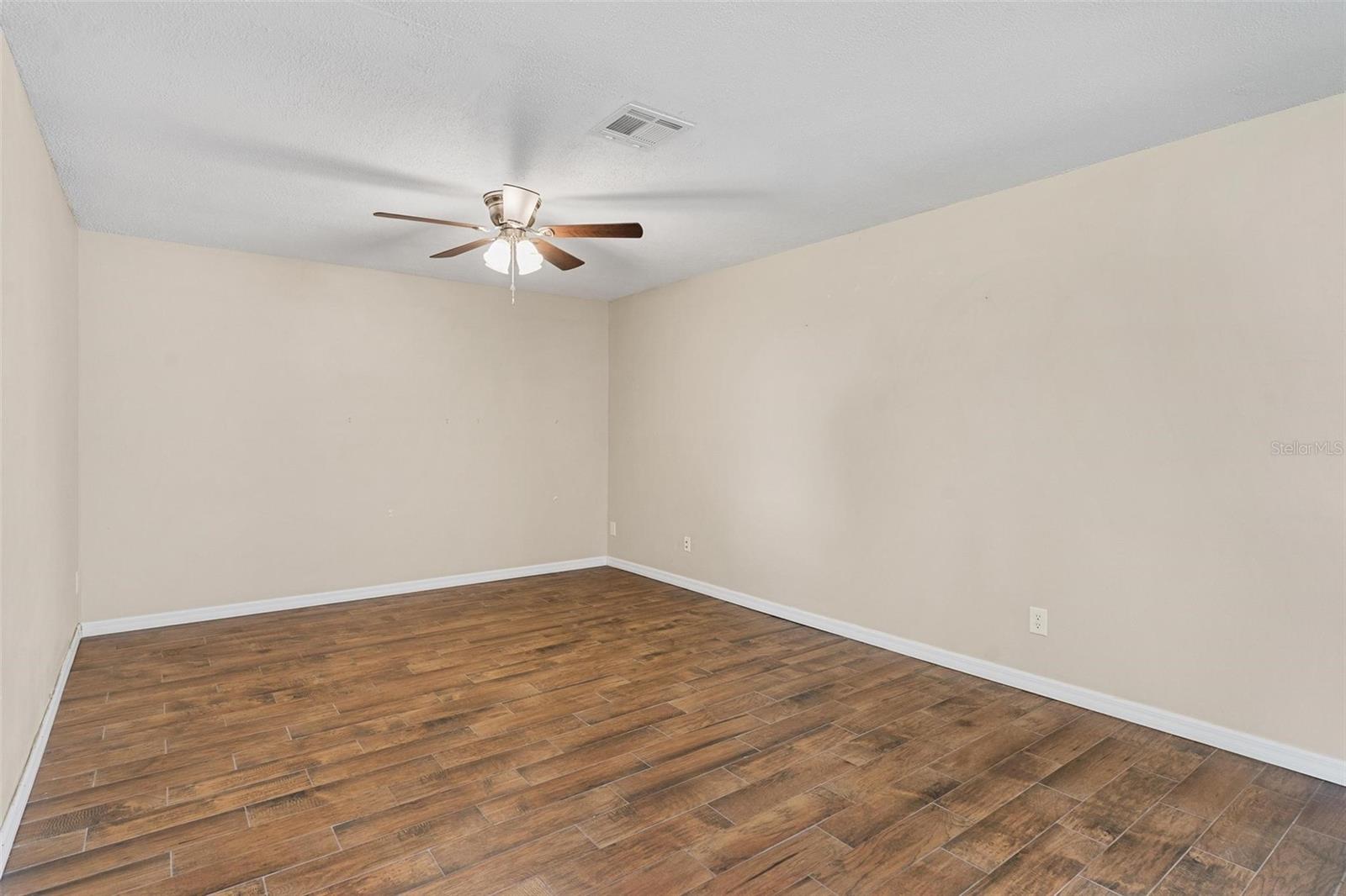 Image 8 of 35 For 2320 Centennial Boulevard