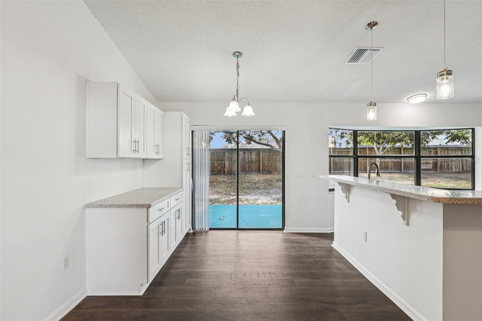 Image 11 of 30 For 212 Eastridge Drive