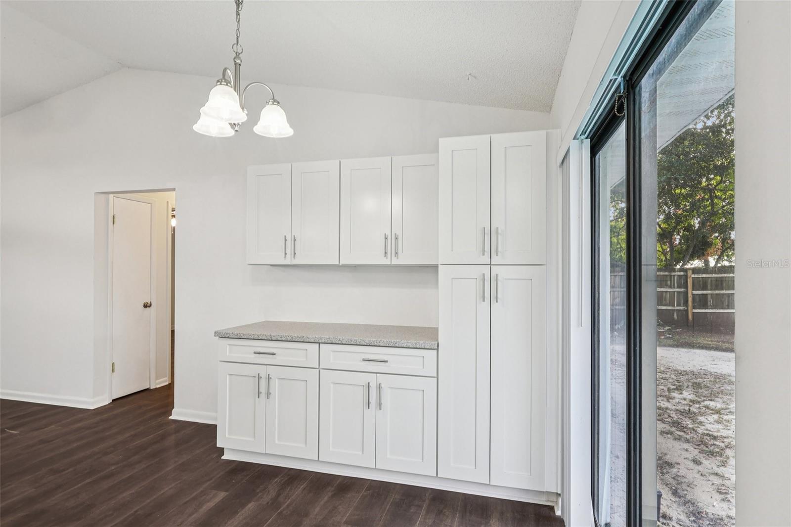 Image 13 of 30 For 212 Eastridge Drive