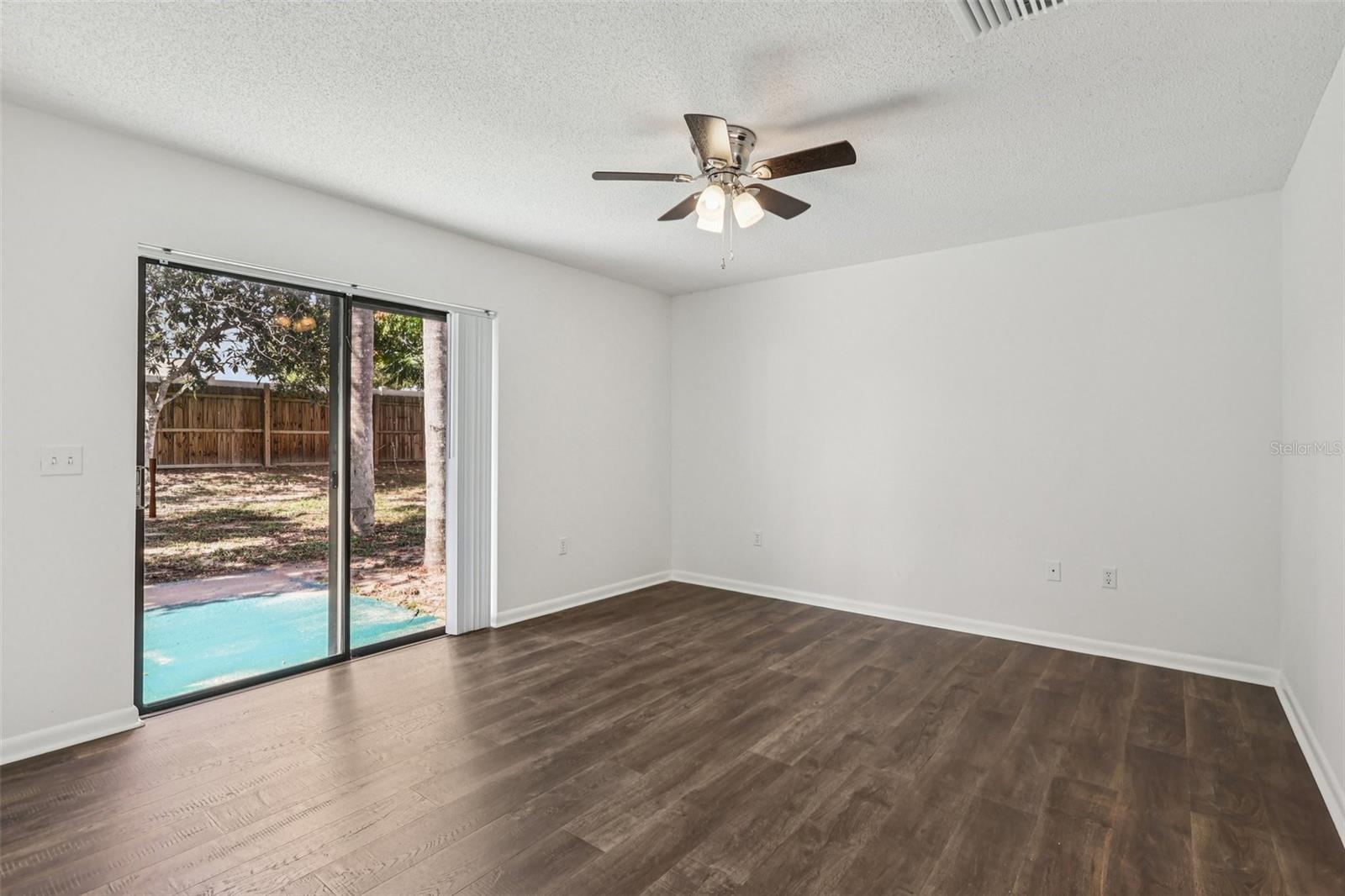 Image 22 of 30 For 212 Eastridge Drive