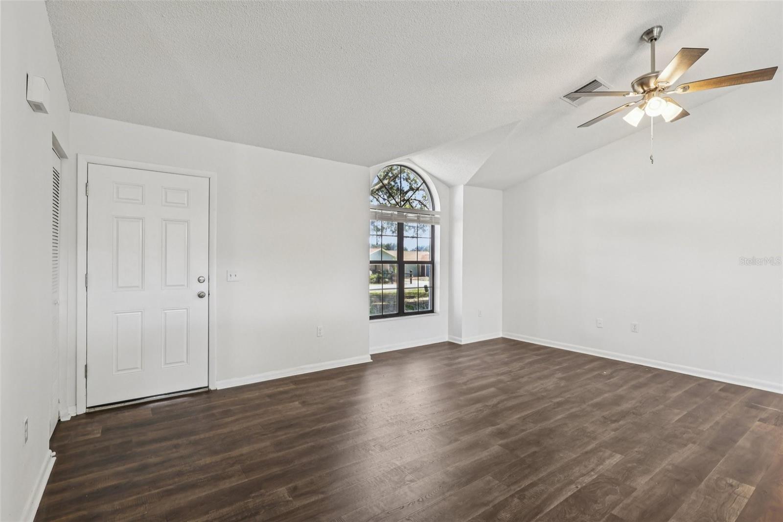 Image 6 of 30 For 212 Eastridge Drive