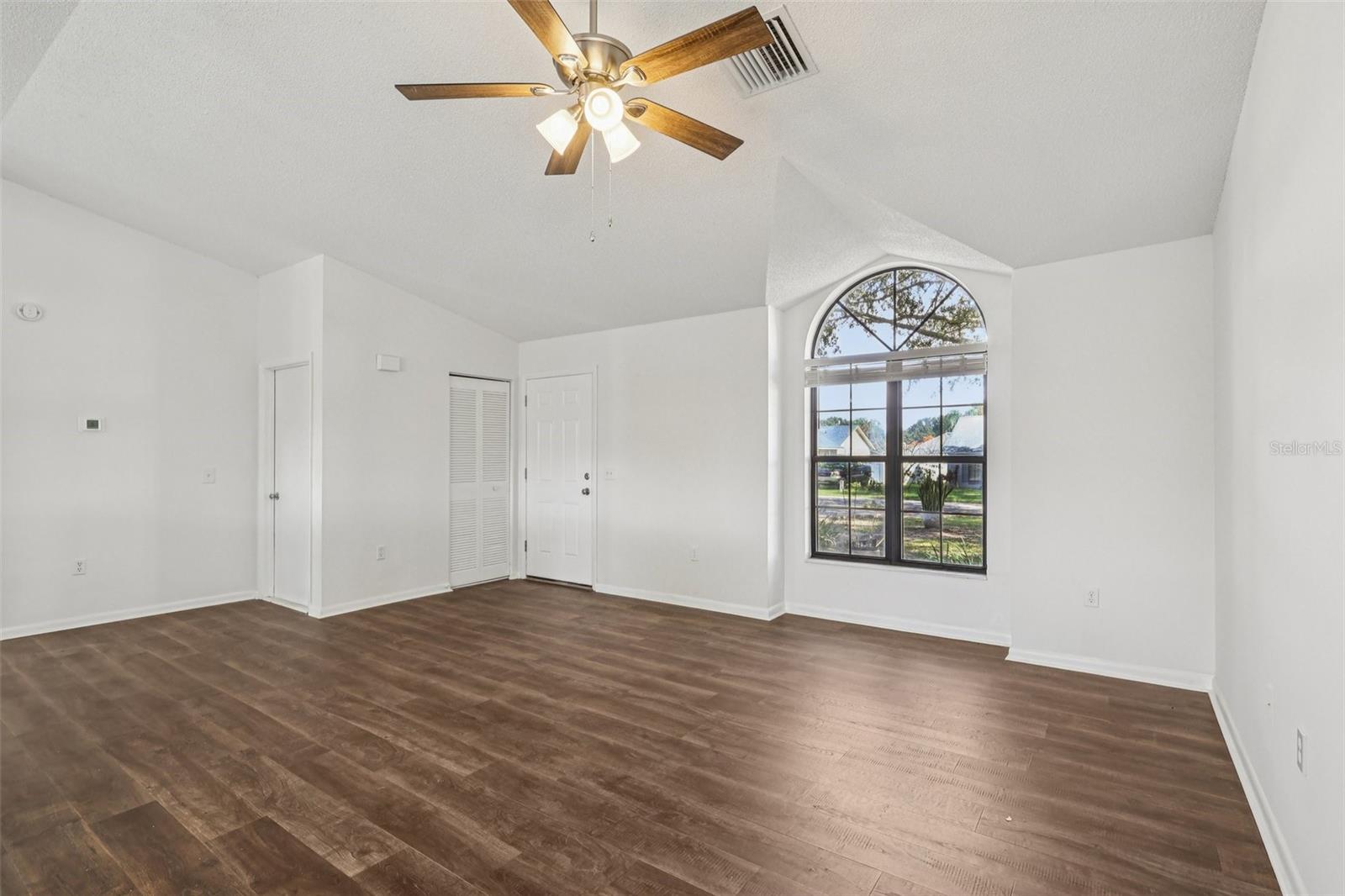 Image 7 of 30 For 212 Eastridge Drive