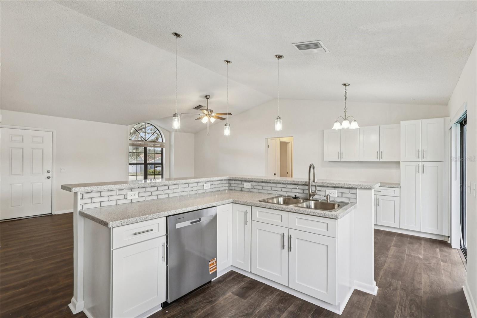 Image 8 of 30 For 212 Eastridge Drive