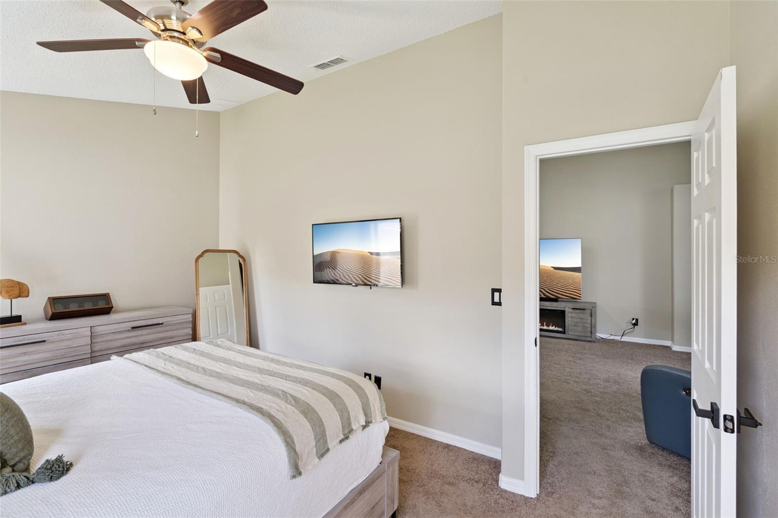 Image 13 of 28 For 15725 Heron Hill Street