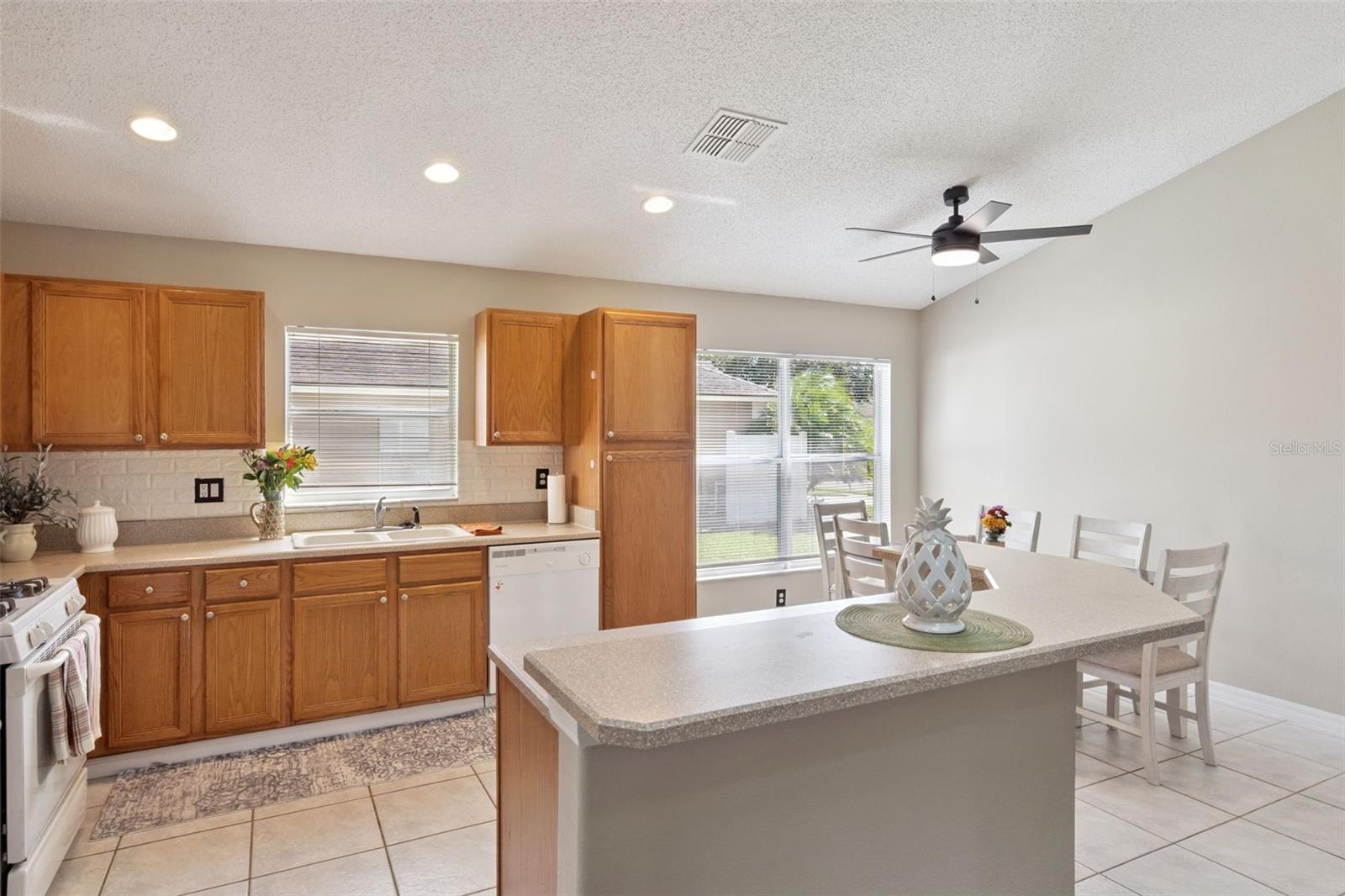 Image 7 of 28 For 15725 Heron Hill Street