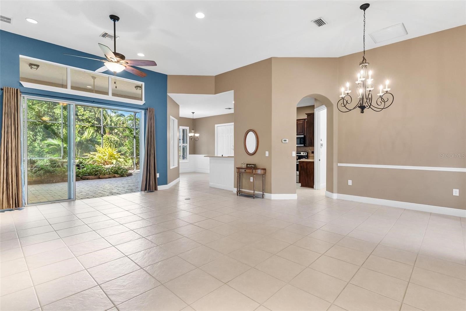 Image 14 of 58 For 38633 Lakeview Walk