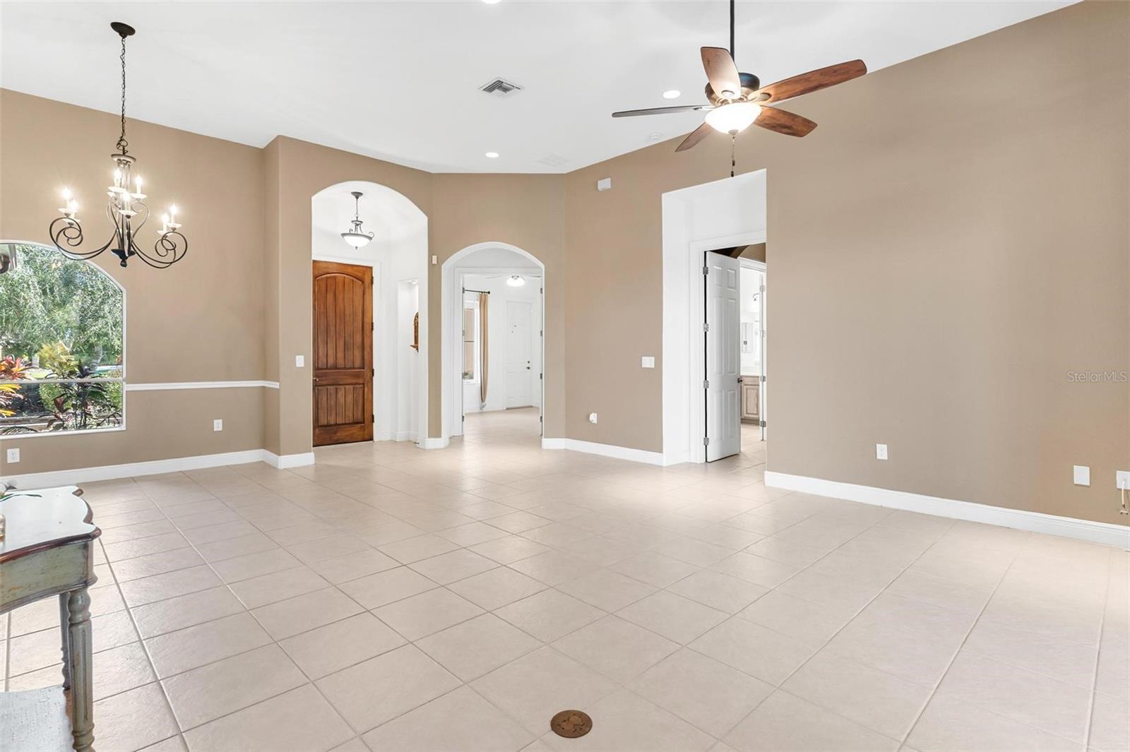 Image 17 of 58 For 38633 Lakeview Walk